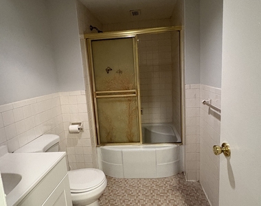 30 Woodland Street - Photo Thumbnail 5