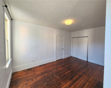 5330 Butler St - Photo Thumbnail 3