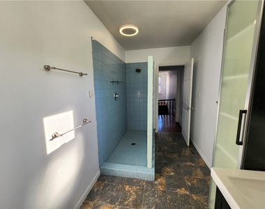 5330 Butler St - Photo Thumbnail 4