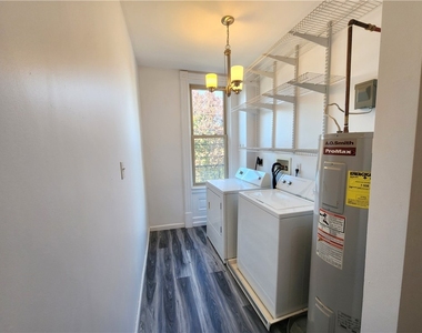5330 Butler St - Photo Thumbnail 1
