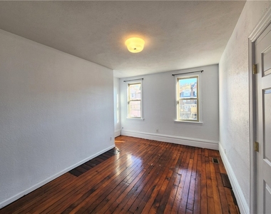 5330 Butler St - Photo Thumbnail 2