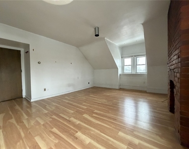 5807 Bartlett St - Photo Thumbnail 7