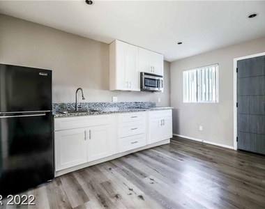 2201 Fairfield Avenue - Photo Thumbnail 2