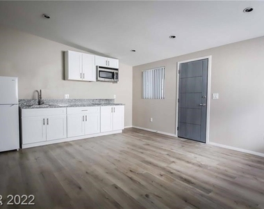 2201 Fairfield Avenue - Photo Thumbnail 2