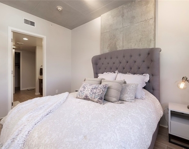 353 E Bonneville Avenue - Photo Thumbnail 19