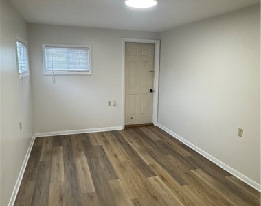 202 E High Street - Photo Thumbnail 8