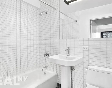 E 39th St - Photo Thumbnail 2