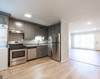 1135 Woodland Avenue Ne - Photo Thumbnail 5