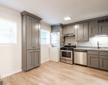 1135 Woodland Avenue Ne - Photo Thumbnail 6