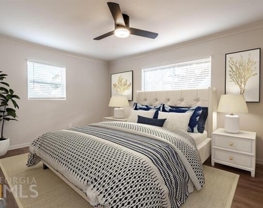 1135 Woodland Avenue Ne - Photo Thumbnail 2