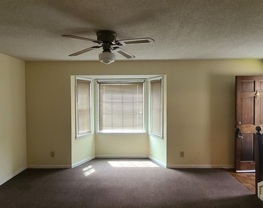 4353 Barrington Place - Photo Thumbnail 3