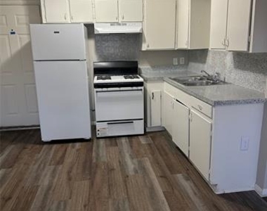 2425 Parkside - Photo Thumbnail 2