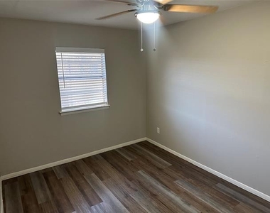 2425 Parkside - Photo Thumbnail 3