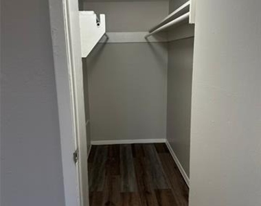 2425 Parkside - Photo Thumbnail 5