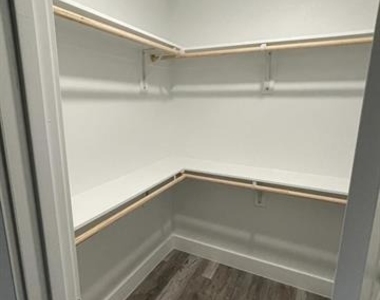 401 W Elm Street - Photo Thumbnail 9