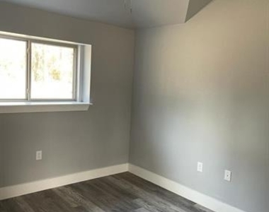 401 W Elm Street - Photo Thumbnail 6