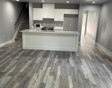 401 W Elm Street - Photo Thumbnail 5