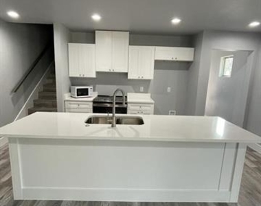 401 W Elm Street - Photo Thumbnail 3