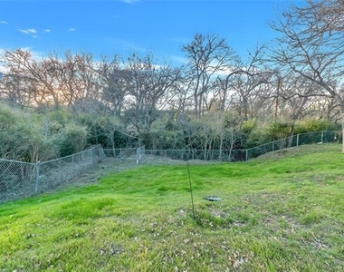 828 S Collins Street - Photo Thumbnail 37
