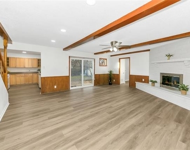 828 S Collins Street - Photo Thumbnail 8