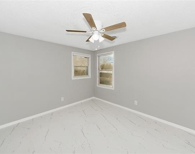 828 S Collins Street - Photo Thumbnail 30