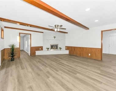 828 S Collins Street - Photo Thumbnail 3