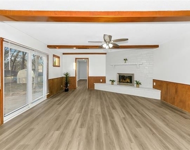828 S Collins Street - Photo Thumbnail 9