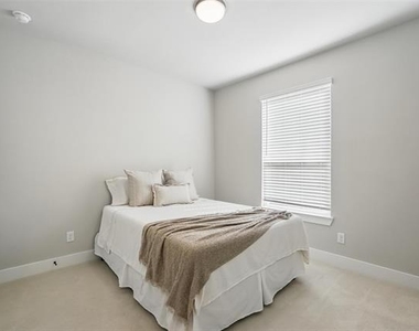 3003 Wind Knot Way - Photo Thumbnail 27