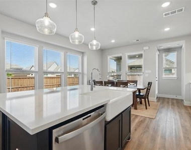 3003 Wind Knot Way - Photo Thumbnail 8