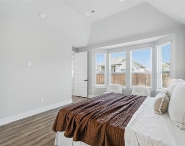 3003 Wind Knot Way - Photo Thumbnail 33
