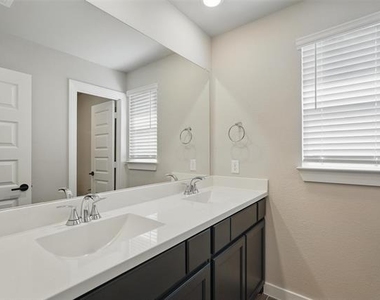 3003 Wind Knot Way - Photo Thumbnail 20