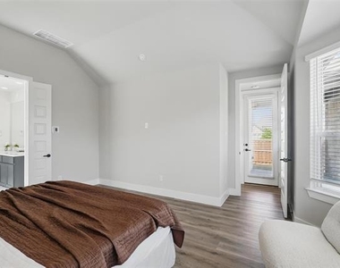 3003 Wind Knot Way - Photo Thumbnail 34