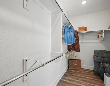3003 Wind Knot Way - Photo Thumbnail 31