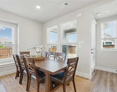 3003 Wind Knot Way - Photo Thumbnail 16