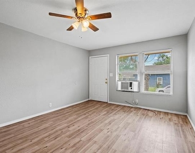 701 W Hull Street - Photo Thumbnail 5