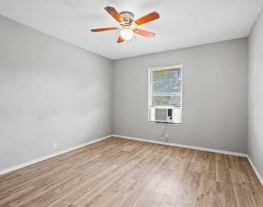 701 W Hull Street - Photo Thumbnail 8