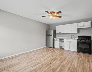 701 W Hull Street - Photo Thumbnail 3