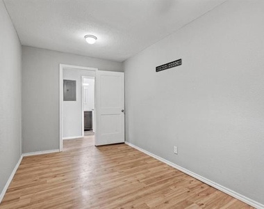 701 W Hull Street - Photo Thumbnail 1