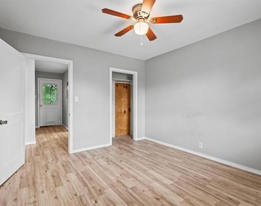 701 W Hull Street - Photo Thumbnail 11