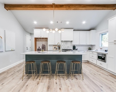 2101 Nw 60th Street - Photo Thumbnail 8