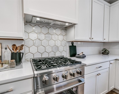 2101 Nw 60th Street - Photo Thumbnail 13