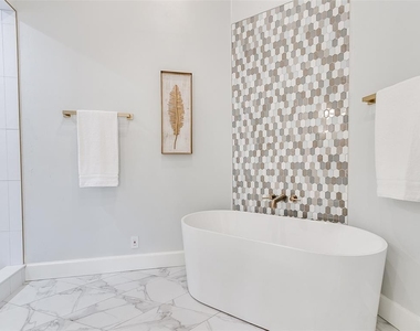 2101 Nw 60th Street - Photo Thumbnail 24