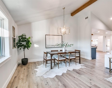 2101 Nw 60th Street - Photo Thumbnail 4