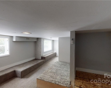 428 Hawthorne Lane - Photo Thumbnail 5