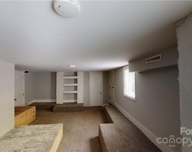 428 Hawthorne Lane - Photo Thumbnail 4
