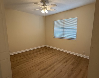 7107 Nw 47th Lane - Photo Thumbnail 3