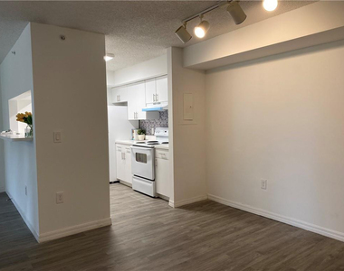 12112 Saint Andrews Place - Photo Thumbnail 3
