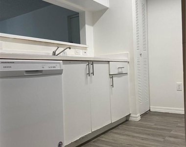 12112 Saint Andrews Place - Photo Thumbnail 7