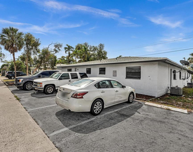 5748 Nw 27th Court - Photo Thumbnail 4