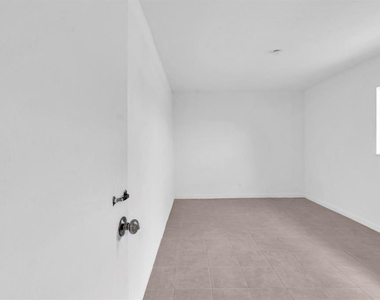 5748 Nw 27th Court - Photo Thumbnail 13
